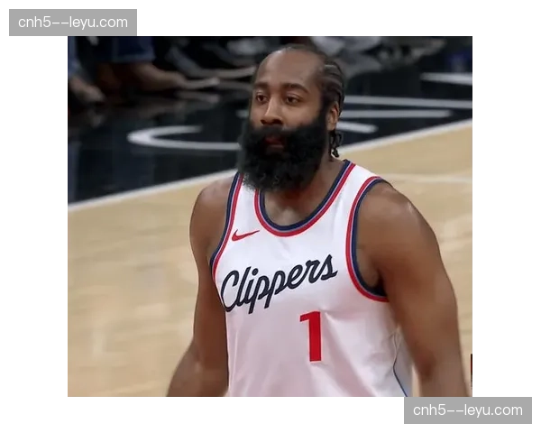 哈登半场21分压哨3+1定调 末节切换纯控场模式助骑士四连胜 哈登半场21分压哨3+1定调 末节切换纯控场模式助骑士四连胜