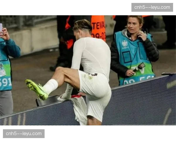 英格兰边锋格拉利什应力性骨折 索斯盖特左路进攻选项减少